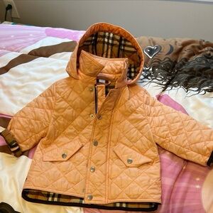Burberry Kids キルティング フーデッド ジャケット Burberry Kids キルティング フーデッド ジャケット